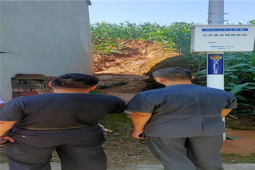 丹江法院入户进行安全隐患排查 (3).jpg