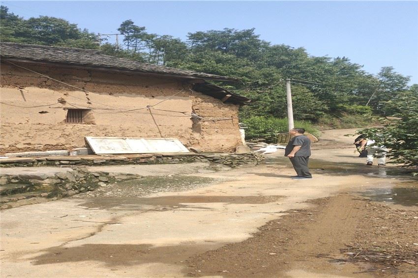 丹江法院入户进行安全隐患排查 (7).jpg