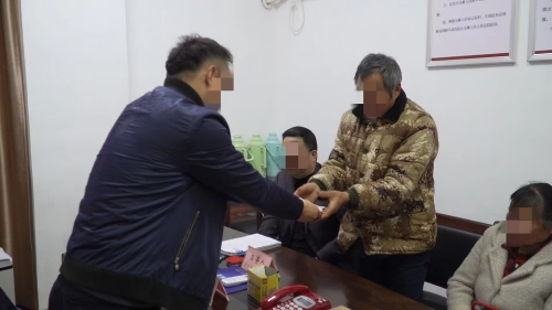 被告公司向原告兑现一部分赔偿金_副本.jpg 被告公司向原告兑现一部分赔偿金_副本.jpg