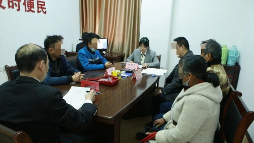 调解员组织双方当事人调解_副本.jpg 调解员组织双方当事人调解_副本.jpg
