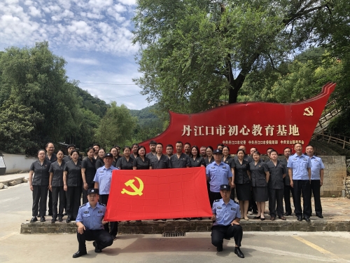参观丹江口市官山镇吕家河村红色革命教育基地 (1)_副本.jpg 参观丹江口市官山镇吕家河村红色革命教育基地 (1)_副本.jpg