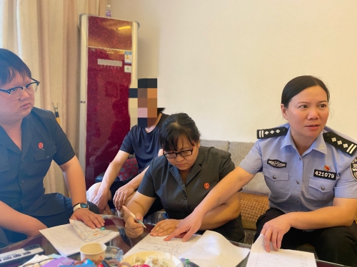 执行干警每到一户,都向被执行人阐明严明立场_副本.jpg