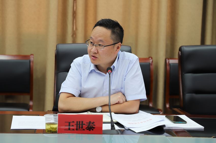 市营商办王世泰副主任.jpg